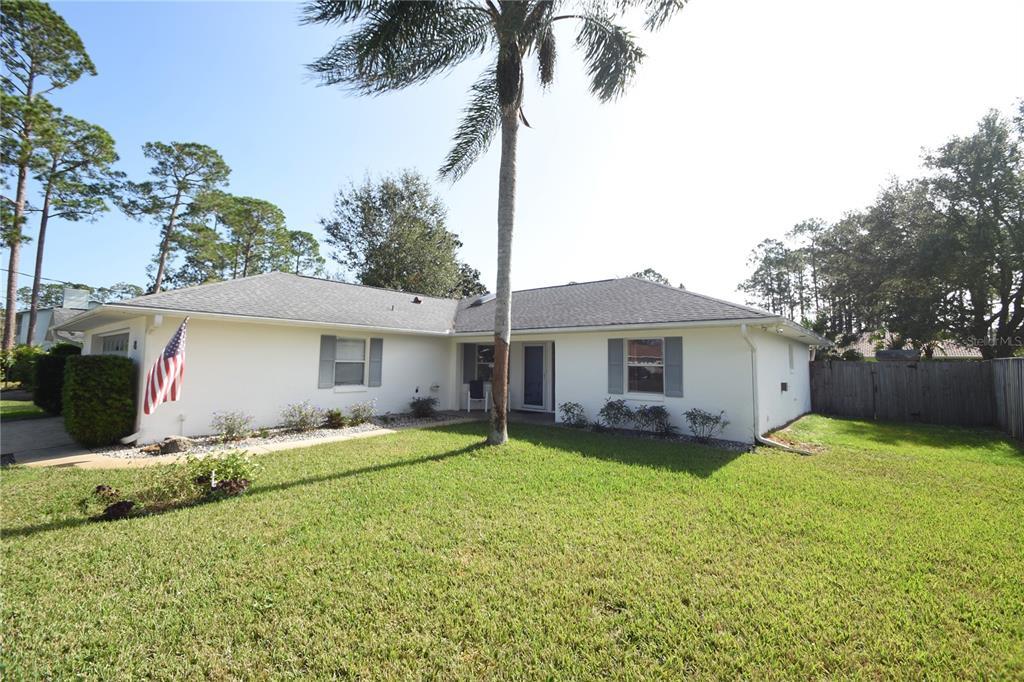 8 Barrington Dr in Palm Coast, FL - Building Photo