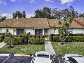 4934 Sable Pine Cir in West Palm Beach, FL - Building Photo