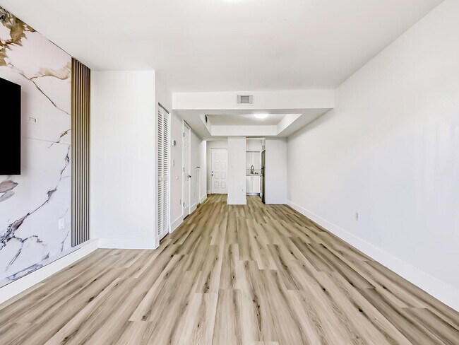 2925 W 80th St in Hialeah, FL - Building Photo - Building Photo