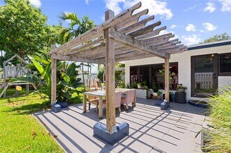 336 SW 20th St in Fort Lauderdale, FL - Foto de edificio - Building Photo