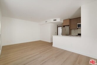 15213 Morrison St in Los Angeles, CA - Building Photo - Building Photo