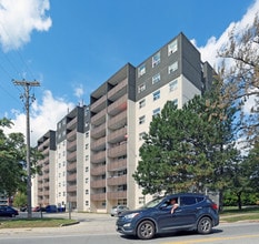 Vine Street Apartments in St Catharines, ON - Building Photo - Building Photo