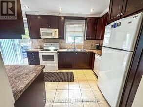 3072 Patrick Crescent in Mississauga, ON - Building Photo - Building Photo