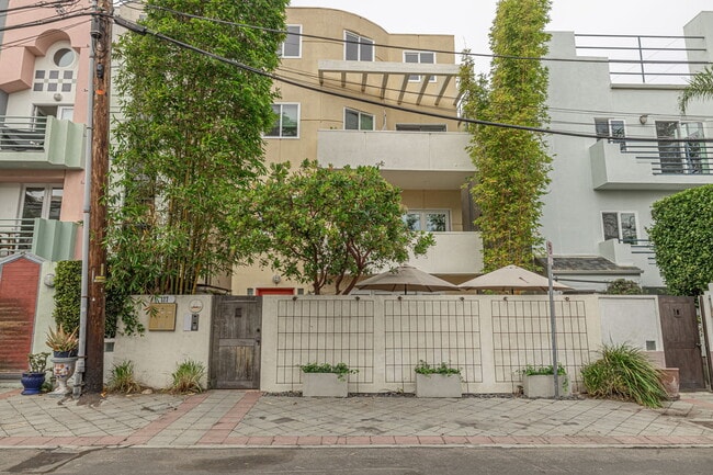 127 Galleon St, Unit 2