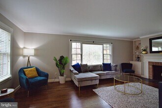 1560 Westmoreland St in McLean, VA - Building Photo - Building Photo