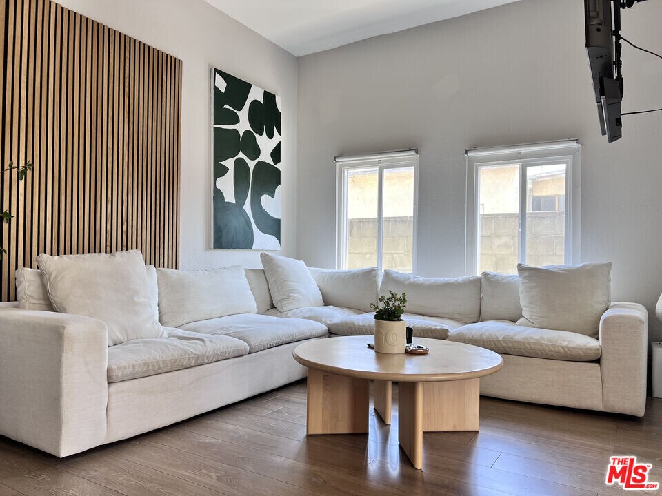 5623 Homeside Ave in Los Angeles, CA - Building Photo