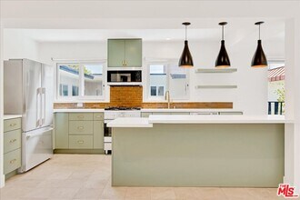 210 S Hamilton Dr in Beverly Hills, CA - Building Photo - Building Photo
