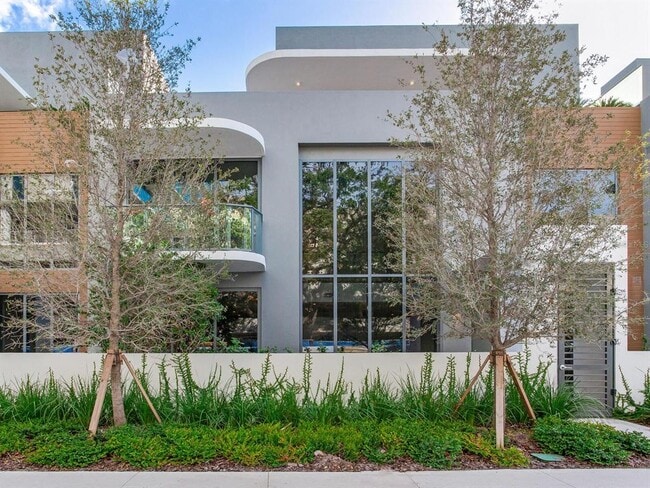 property at 3020 W Santiago St