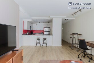 330 3rd Ave W in Seattle, WA - Building Photo - Building Photo