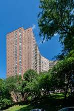 Skyview on the Hudson in Bronx, NY - Foto de edificio - Building Photo