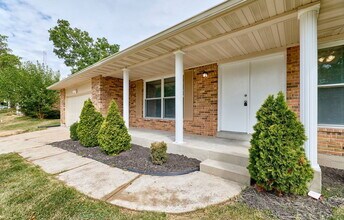 11003 Fawnhaven Dr in Sappington, MO - Foto de edificio - Building Photo