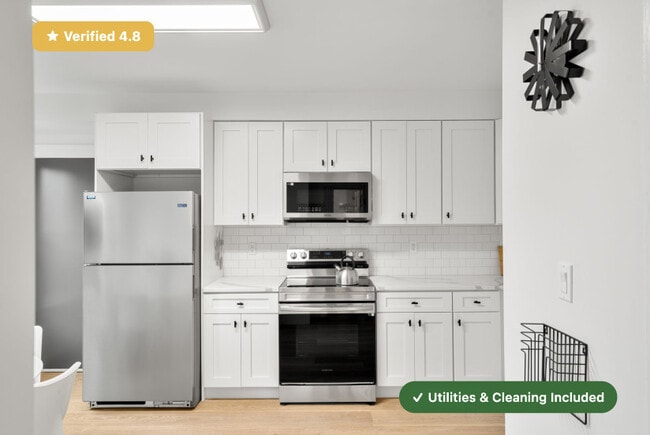 Furnished Bedroom with Private Ensuite Bath in Brighton! in Boston, MA - Foto de edificio - Building Photo