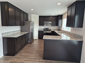 6607 Tulia Ln in Bakersfield, CA - Building Photo - Building Photo