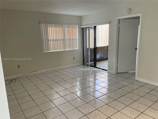 14909 SW 104th St in Miami, FL - Building Photo - Building Photo