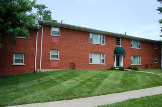 Trifecta on Red Mile: MAJOR Renovations in Lexington, KY - Foto de edificio - Building Photo