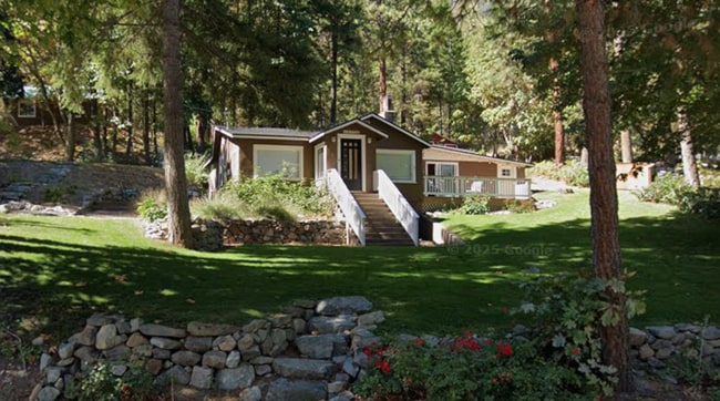 property at 12695-12705 S Lakeshore Rd