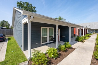 Lotus Village Senior Living in Baton Rouge, LA - Foto de edificio - Building Photo