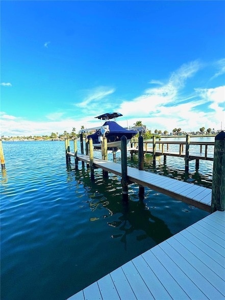 11605 3rd St E, Unit 306 in Treasure Island, FL - Foto de edificio - Building Photo