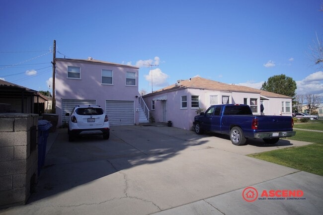 2301 Olympic Dr in Bakersfield, CA - Building Photo - Building Photo