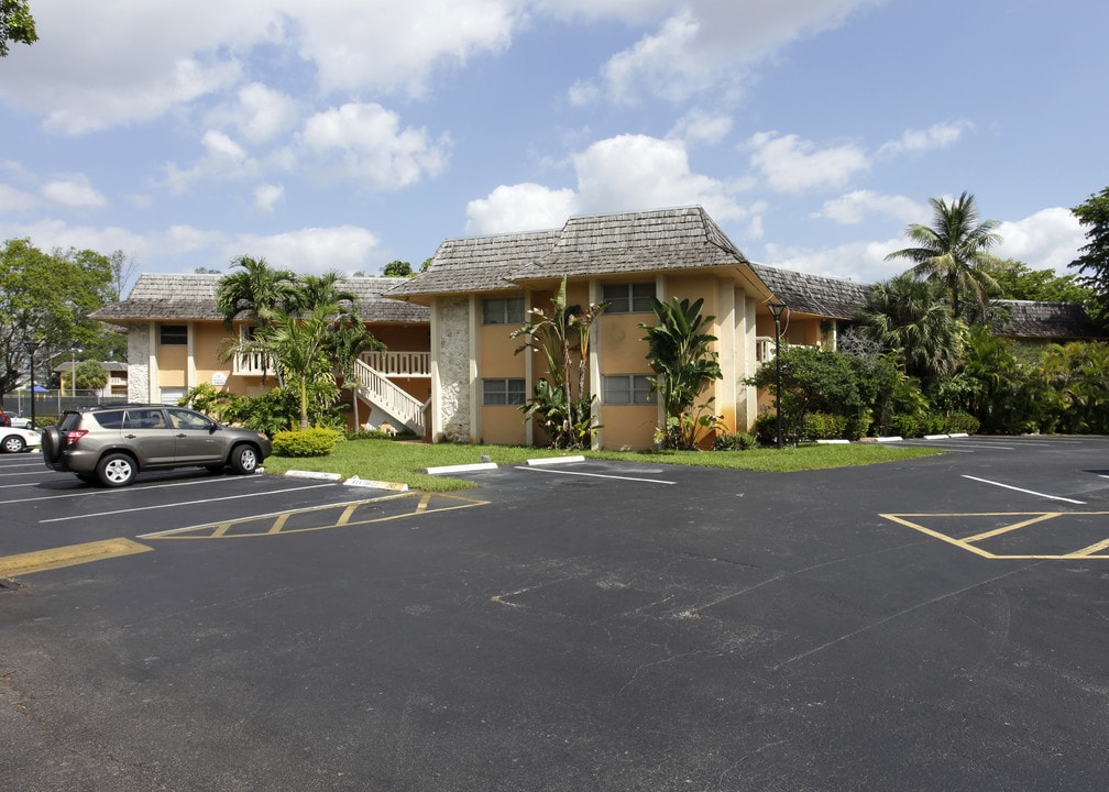 Villas of Miami Lakes in Hialeah, FL - Building Photo