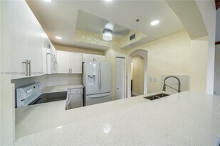 8882 W Flagler St in Miami, FL - Building Photo