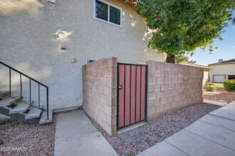 860 E Brown Rd in Mesa, AZ - Building Photo - Building Photo