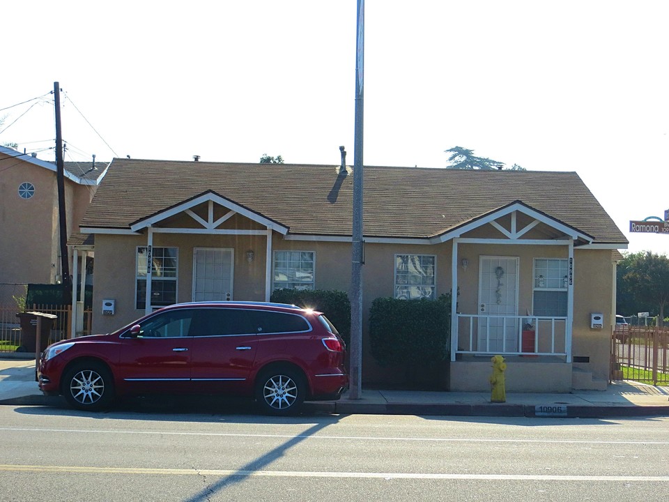 10910 Ramona Blvd in El Monte, CA - Building Photo