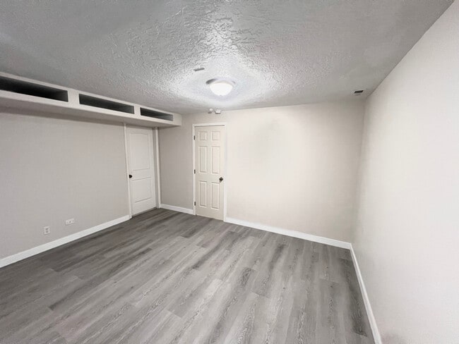 6291 Liza Ln in West Jordan, UT - Foto de edificio - Building Photo