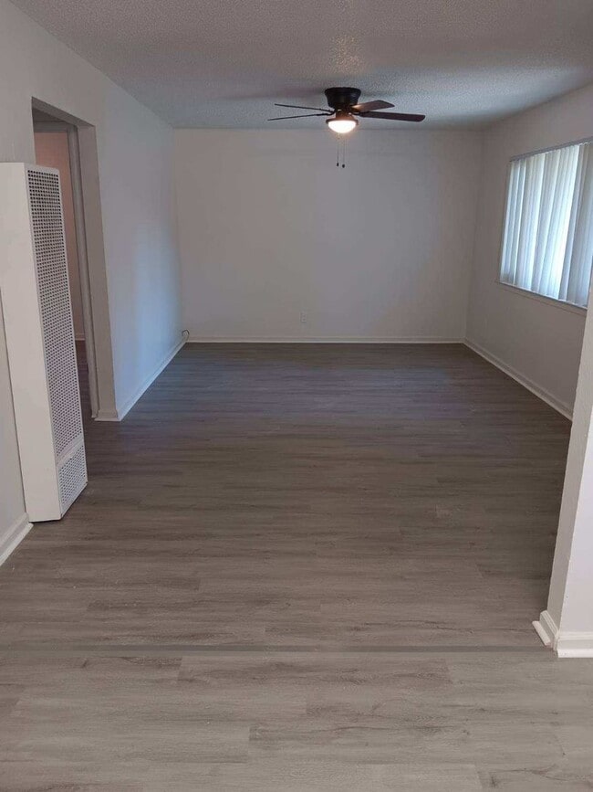 property at 2427 Mariposa Ave