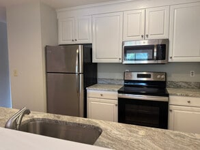 96 Danbury Rd, Unit G in Ridgefield, CT - Building Photo - Building Photo