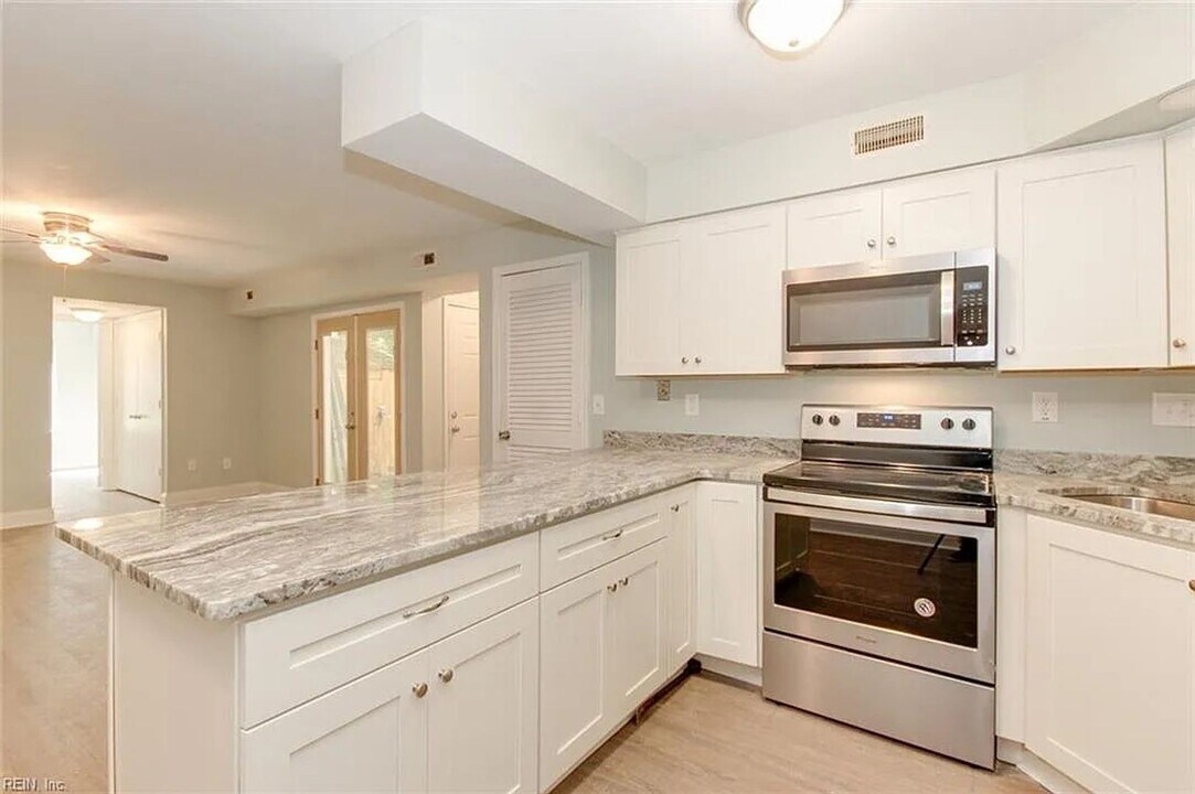 1041 Angler Ln in Virginia Beach, VA - Building Photo