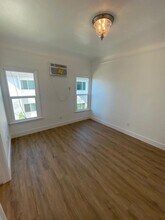 559 Normandie Ave in Los Angeles, CA - Building Photo - Building Photo