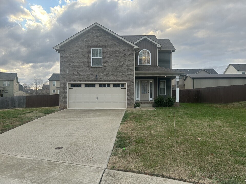 1176 Elizabeth Ln in Clarksville, TN - Building Photo