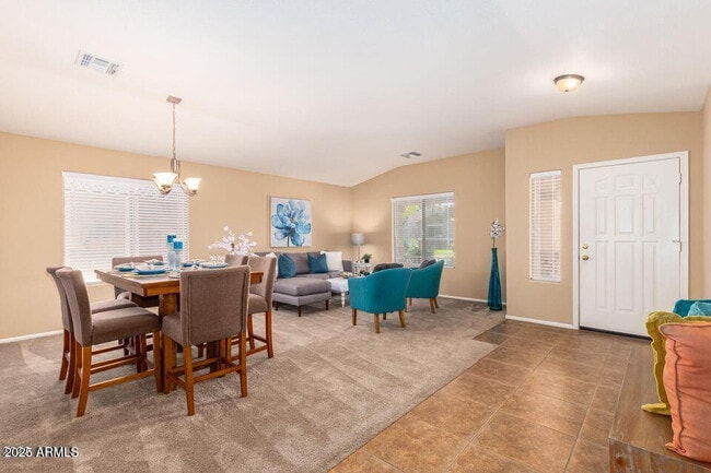 632 E Mule Train Trail in San Tan Valley, AZ - Building Photo - Building Photo