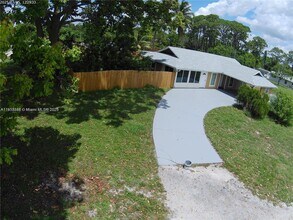 2425 Mohawk Ave in Fort Pierce, FL - Building Photo - Building Photo