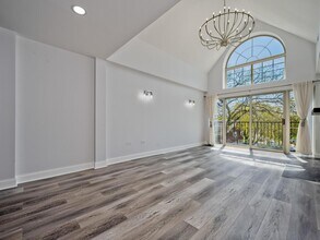 1800 Dewes St in Glenview, IL - Building Photo - Building Photo