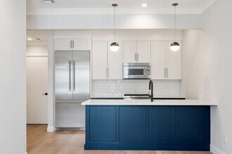 142 Pleasant St, Unit 6 in Boston, MA - Building Photo - Building Photo