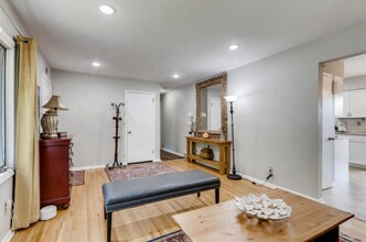 2080 Orchard Ln in Long Lake, MN - Foto de edificio - Building Photo