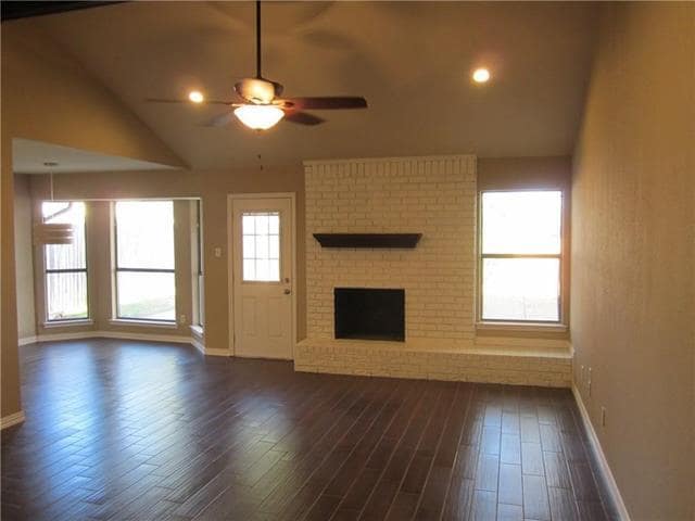 209 Ginger Ln in Euless, TX - Building Photo - Building Photo