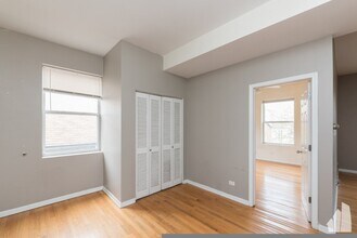 2009 W Cortez St, Unit 13 in Chicago, IL - Building Photo - Building Photo
