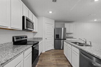 7349 Lakeside Oak Ct in Bellview, FL - Building Photo - Building Photo