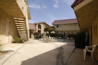 Casa Del Sol in Apple Valley, CA - Building Photo - Building Photo