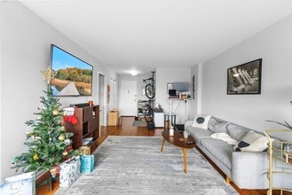 225 St Pauls Ave, Unit 7T in Jersey City, NJ - Foto de edificio - Building Photo