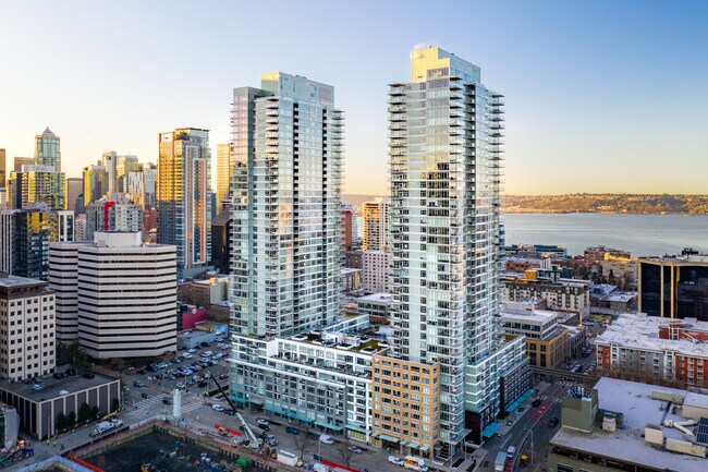 Insignia - Phase II in Seattle, WA - Building Photo - Building Photo
