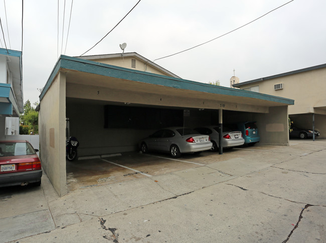 7327 Newlin Ave in Whittier, CA - Foto de edificio - Building Photo