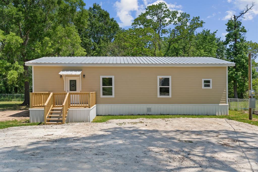 1943 Farm to Market 1010 Rd in Cleveland, TX - Building Photo