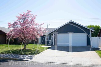 1164 SE Scenic View Dr in College Place, WA - Building Photo - Building Photo