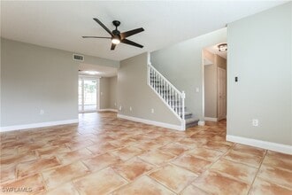 2124 Briant St in North Port, FL - Foto de edificio - Building Photo