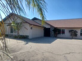 2227 SE 26th St in Cape Coral, FL - Building Photo