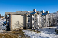 6700-6898 Pinecliff Grov NE in Calgary, AB - Building Photo - Building Photo